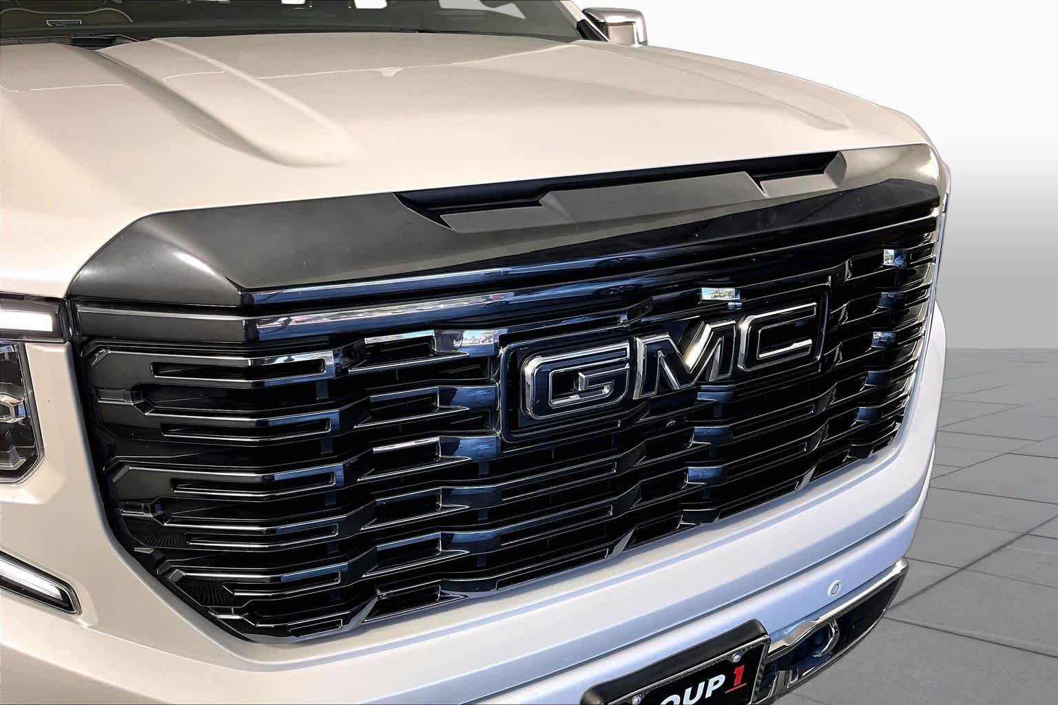 Used 2022 White Frost Tricoat GMC Denali Ultimate image 28