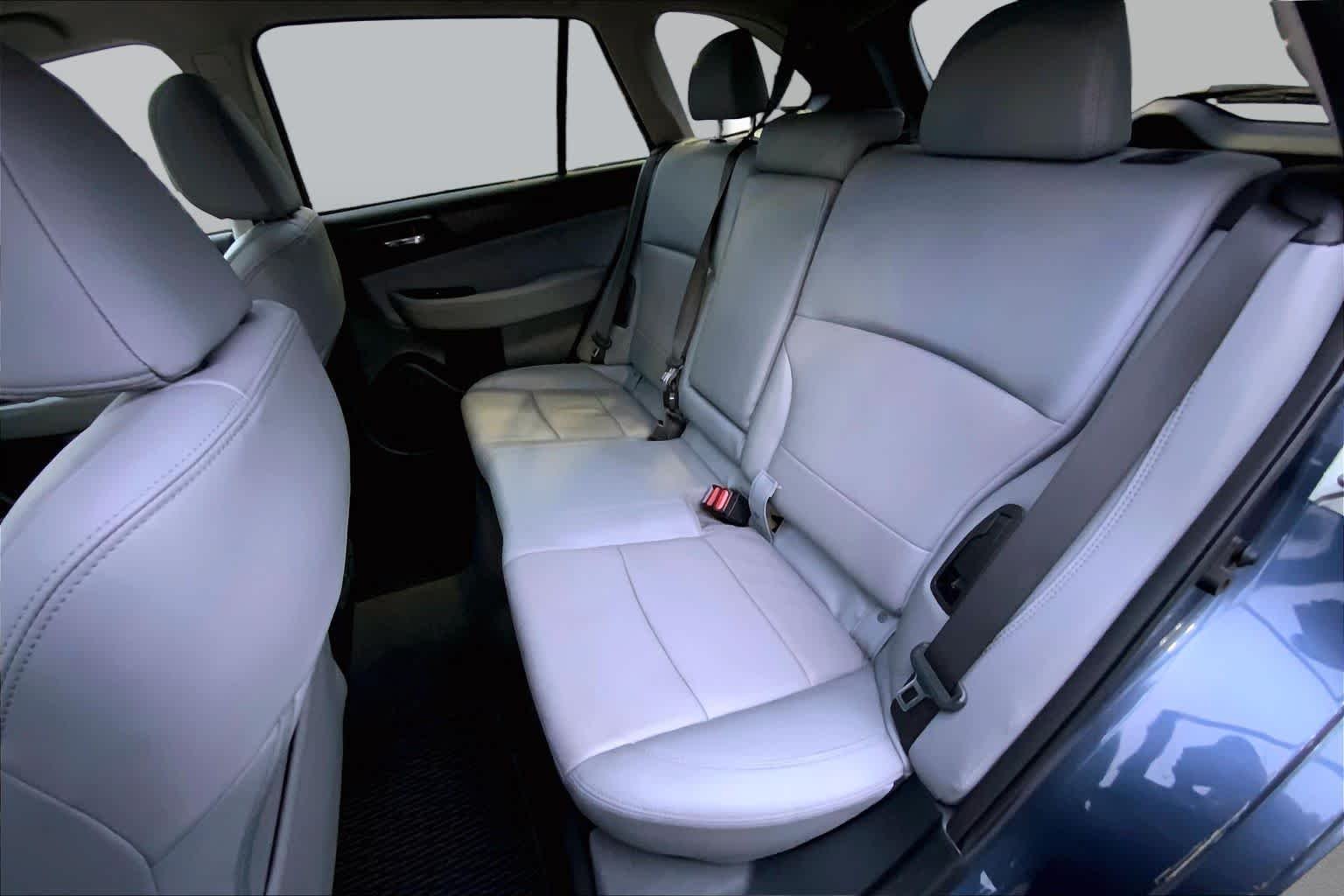 Used 2018 Twilight Blue Metallic Subaru Limited image 19