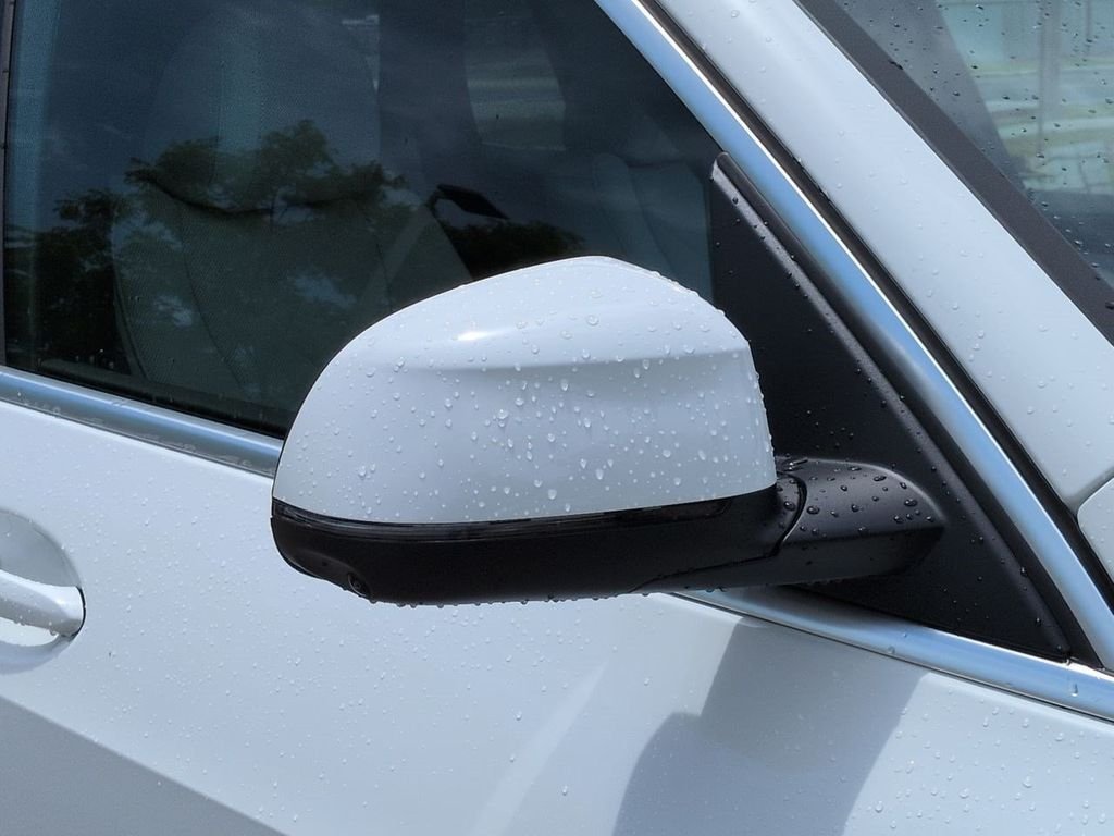 New 2026 Alpine White BMW xDrive40i image 12
