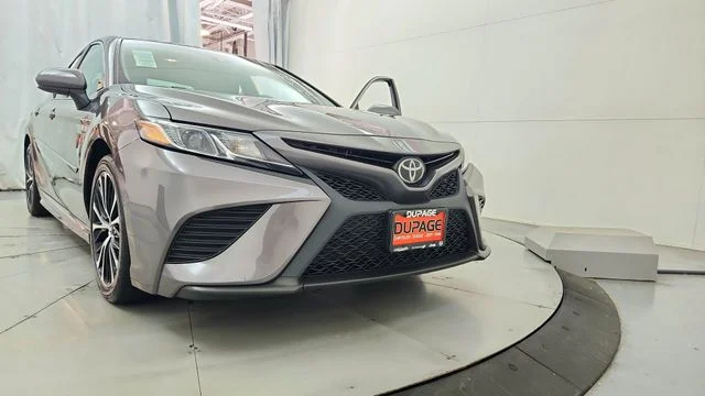Used 2018 Gray Toyota SE image 16