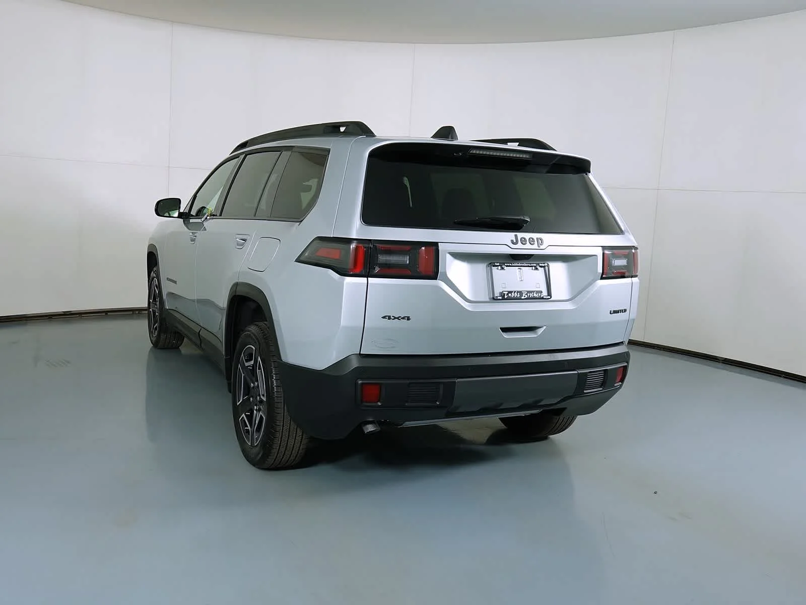 New 2026 Silver Zynith Clear-Coat Exterior Paint Jeep Limited image 7