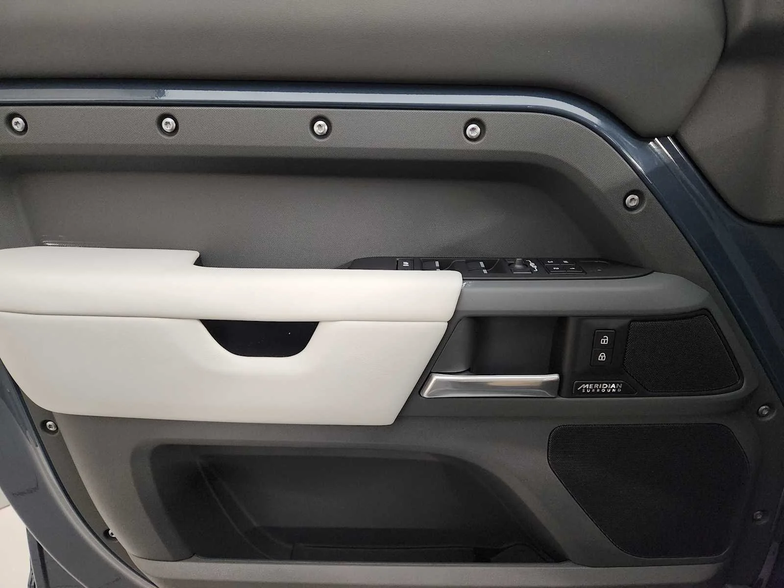 2026 Land Rover Defender X-Dynamic SE - Photo 36