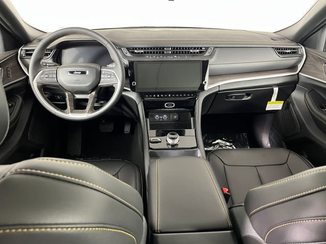 New 2026 Diamond Black Crystal Pearl-Coat Exterior Paint Jeep  image 9
