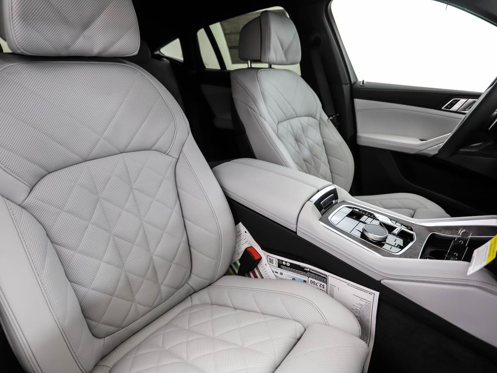 Used 2026 White Metallic BMW xDrive40i image 32