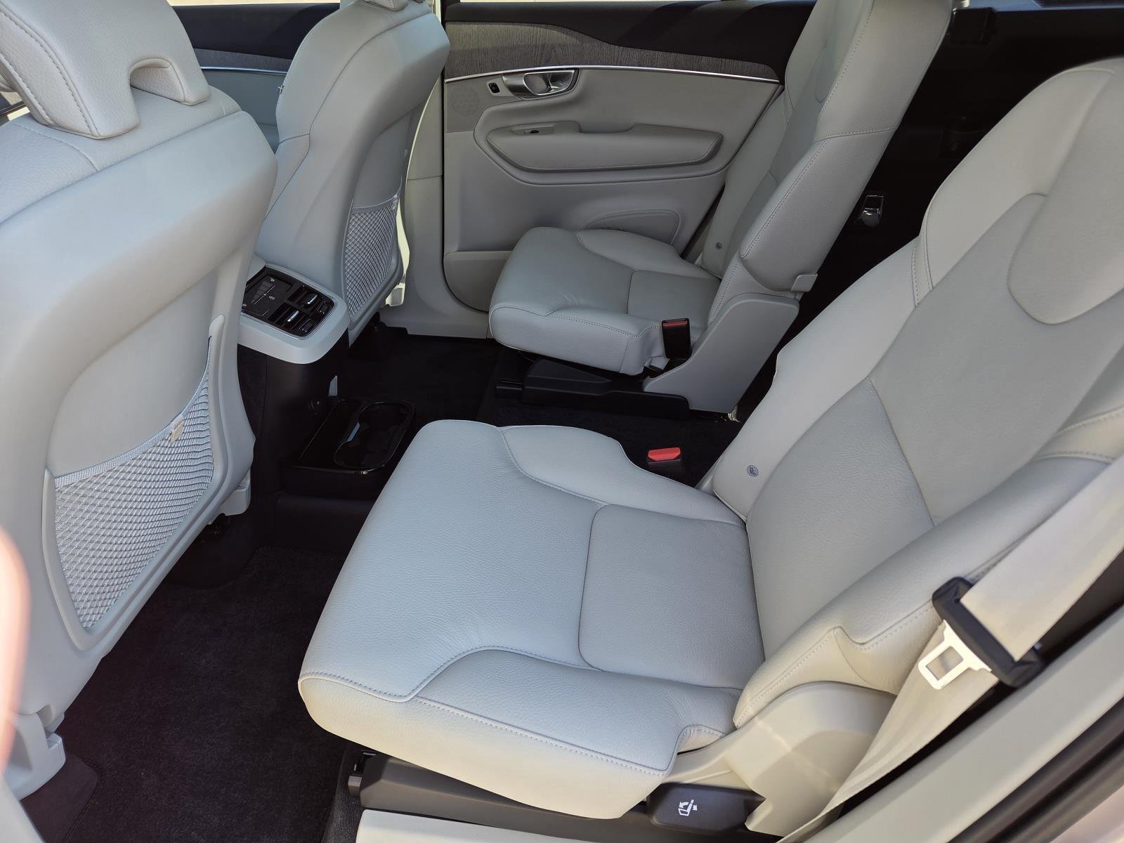 Used 2023 Bright Dusk Metallic Volvo Plus image 36