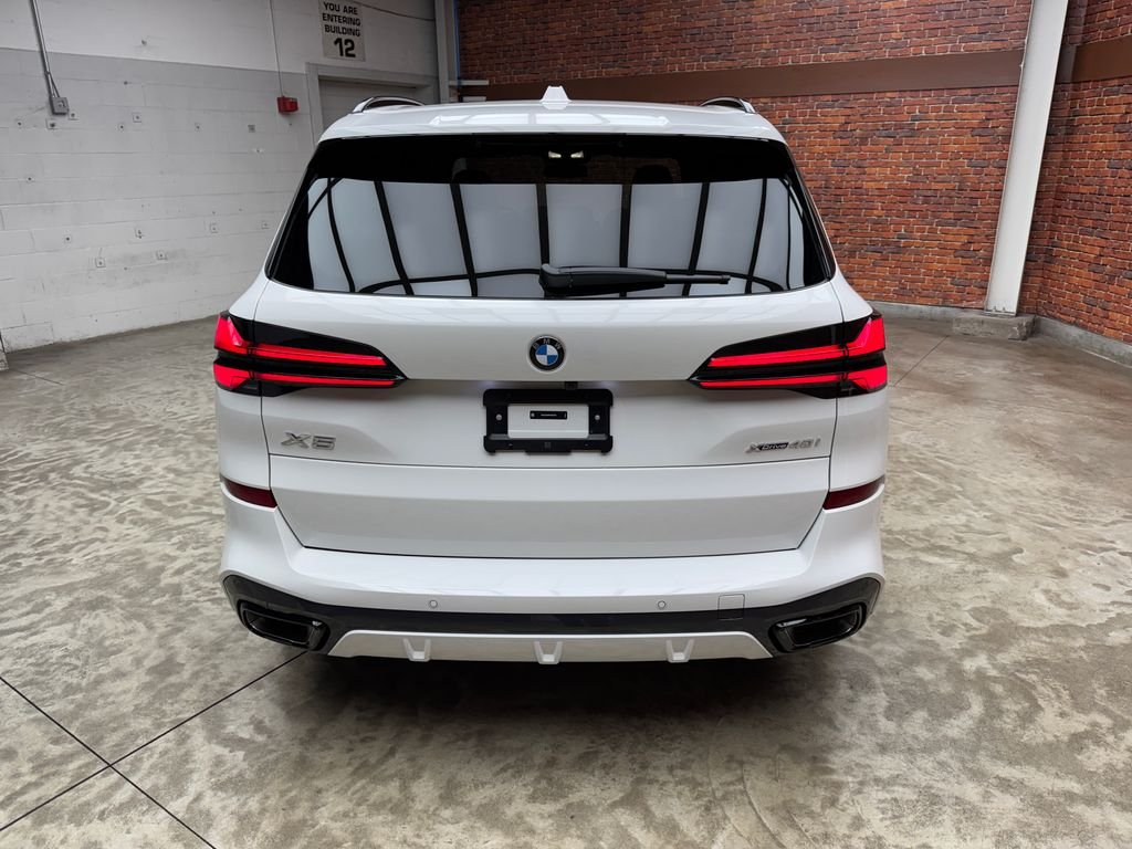 New 2026 White BMW xDrive40i image 4