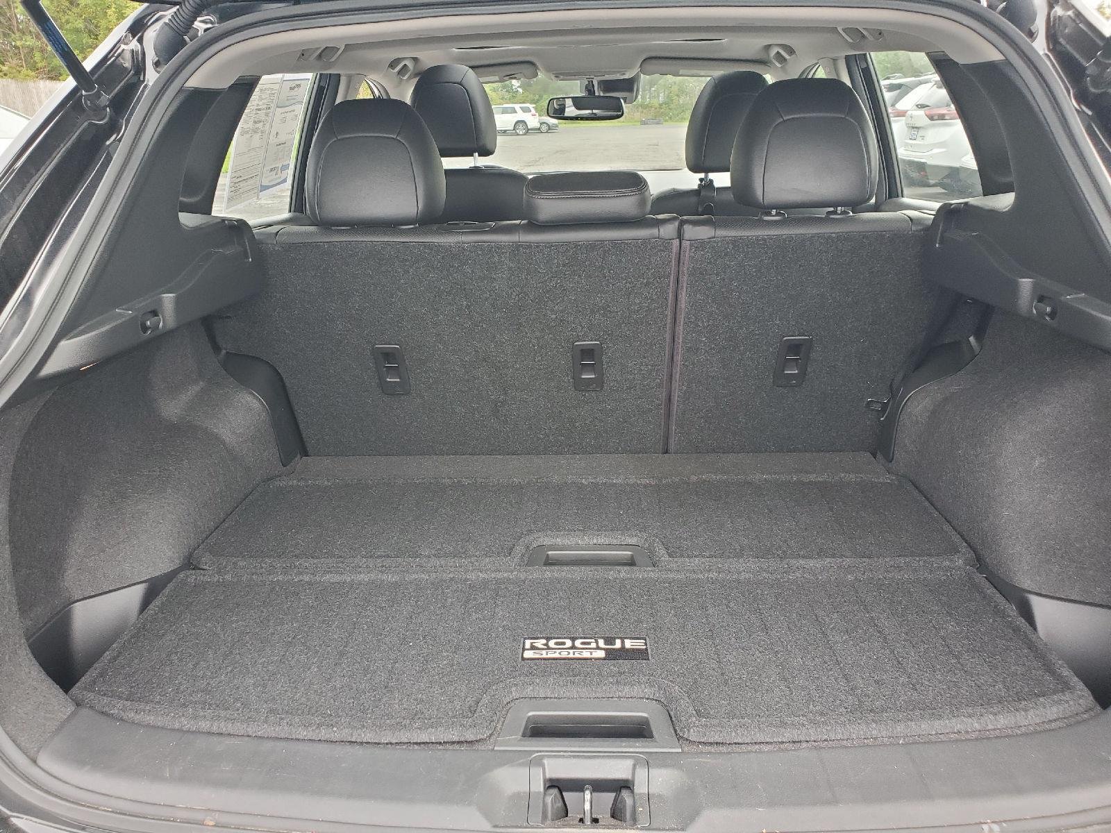 Used 2020 Magnetic Black Pearl Nissan SL image 5