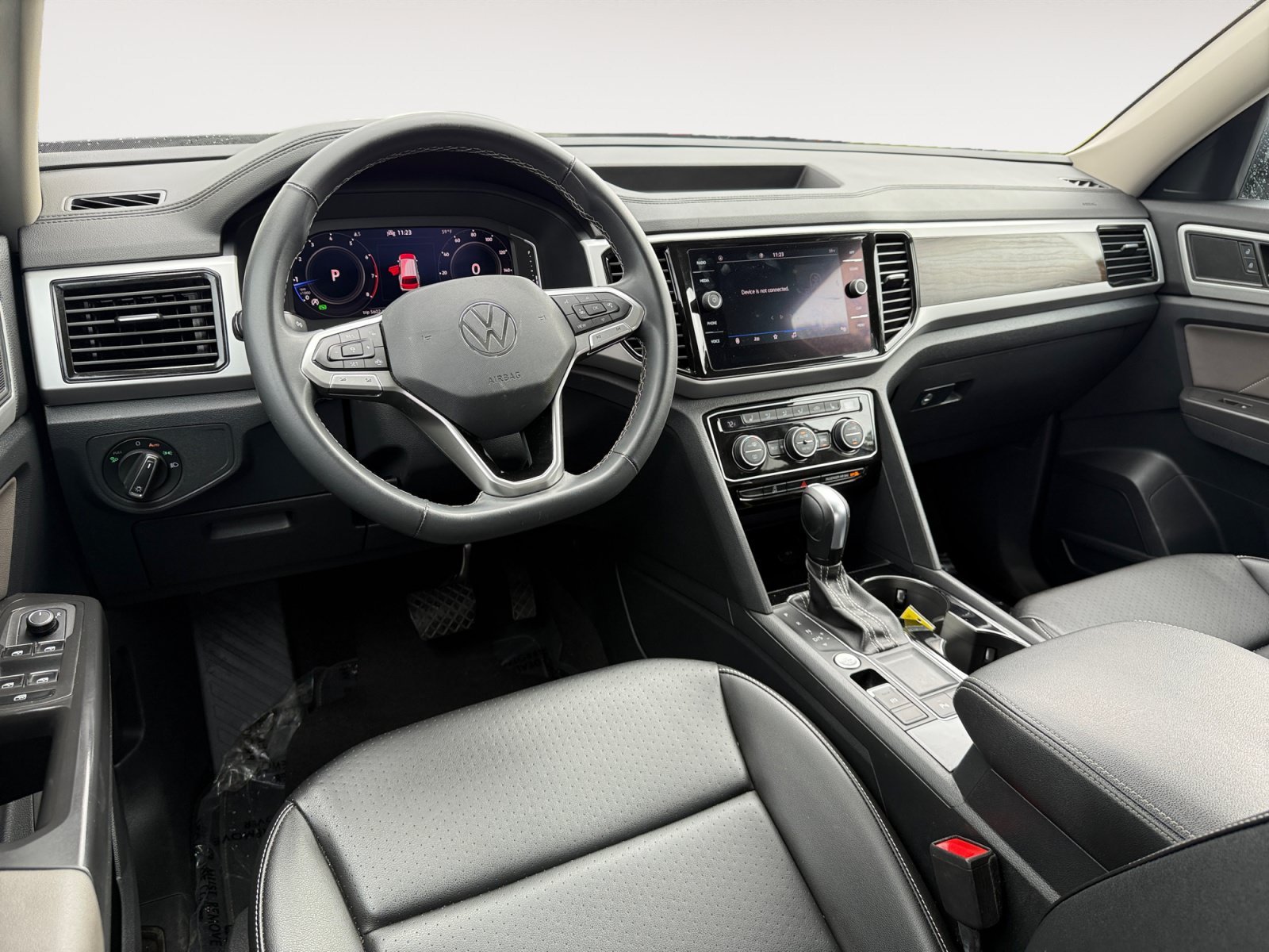 Used 2022  Volkswagen 3.6L V6 SE w/Technology image 15