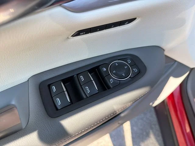 Used 2021 INFRARED TINTCOAT Cadillac FWD Premium Luxury image 18