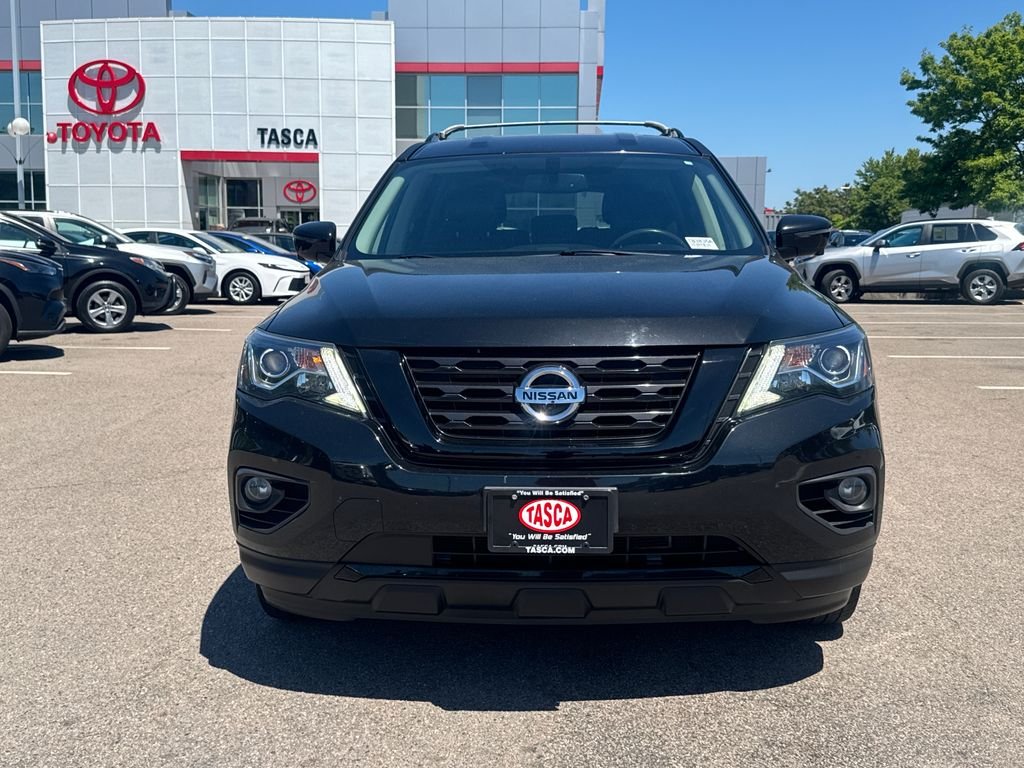 Used 2018 Black Nissan SL image 2