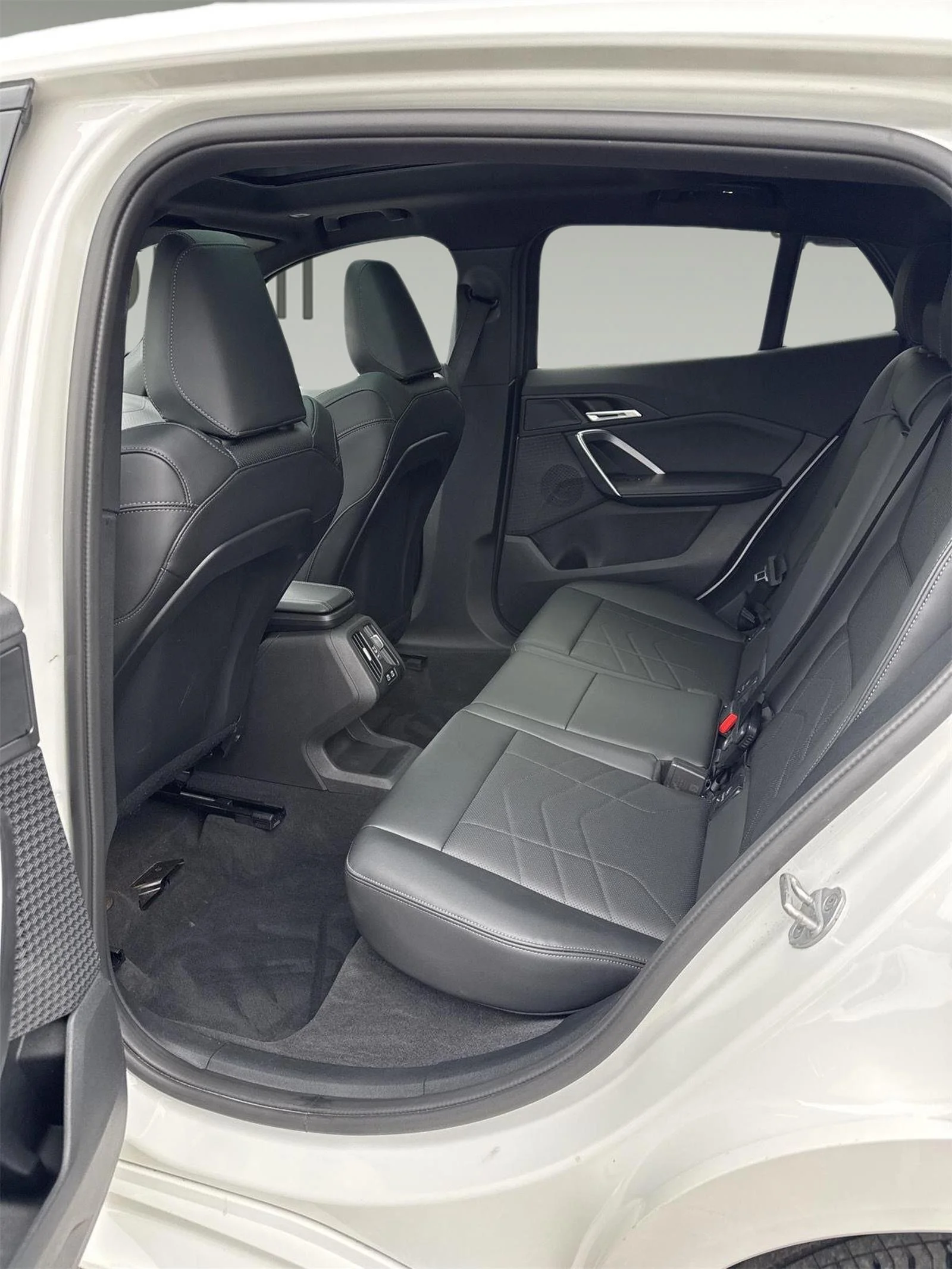 Used 2025 WHITE BMW xDrive28i image 11