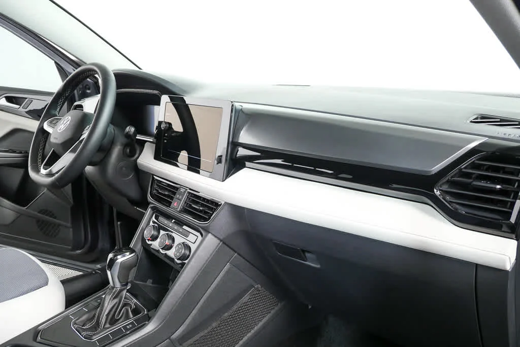 New 2026 Platinum Gray Metallic Volkswagen S image 21