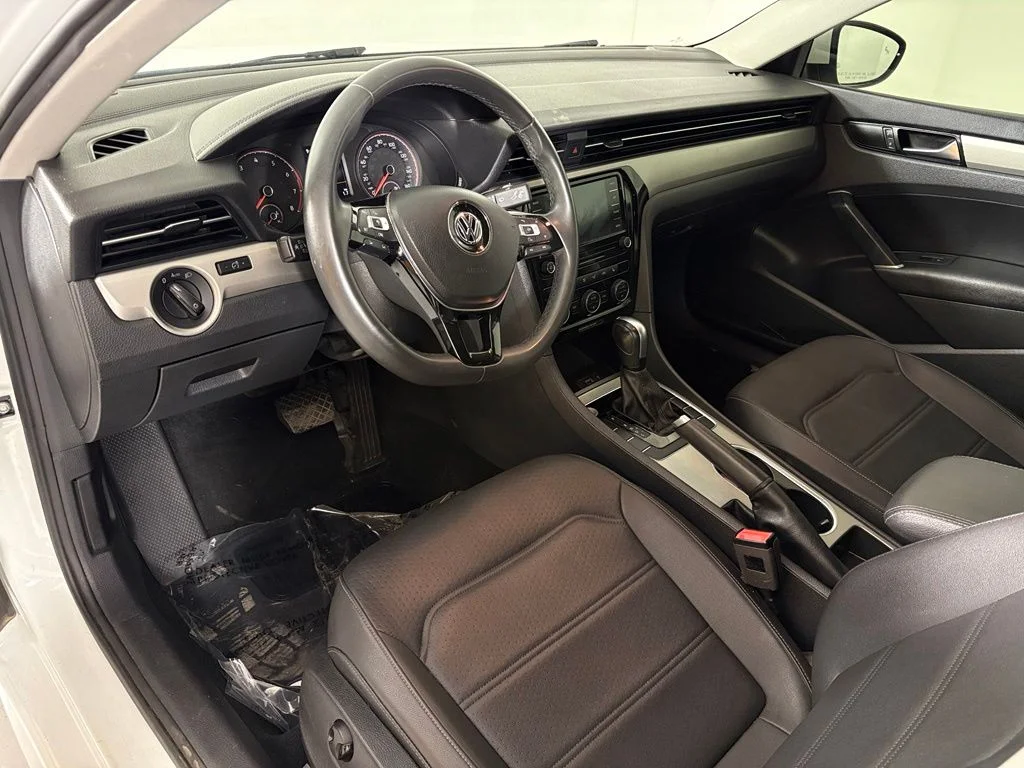 Used 2022  Volkswagen 2.0T SE image 16