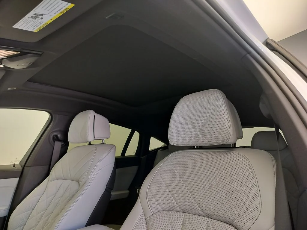 New 2027 Mineral White Metallic BMW xDrive40i image 10