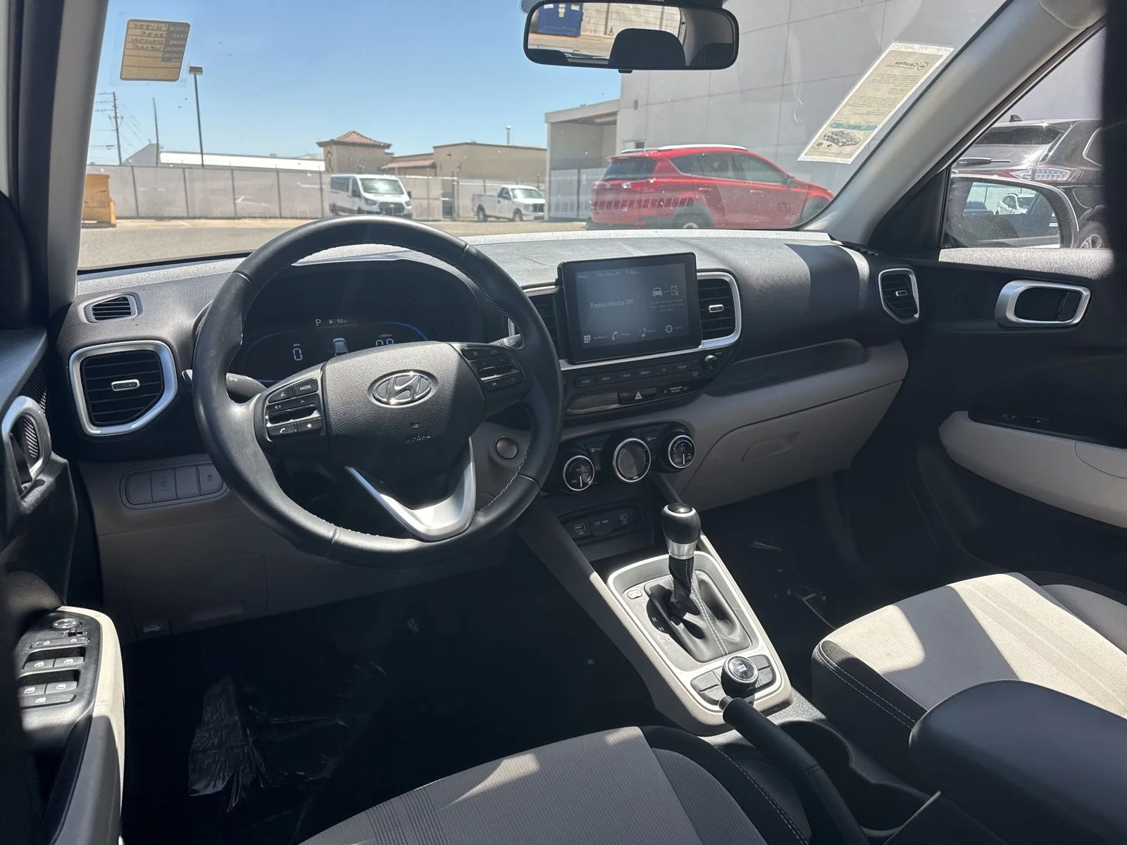 2025 Hyundai Venue SEL - Photo 10