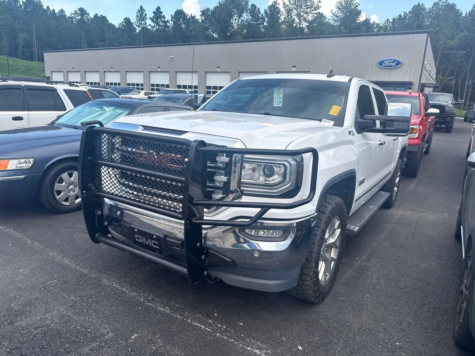 Used 2018 White GMC SLT image 3