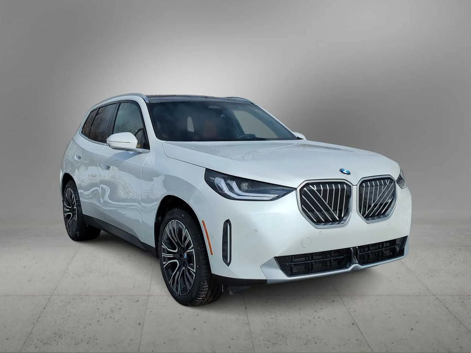 Used 2026 Mineral White Metallic BMW 30 xDrive image 2