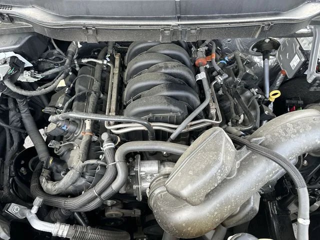 Used 2025 White Ford Lariat image 28