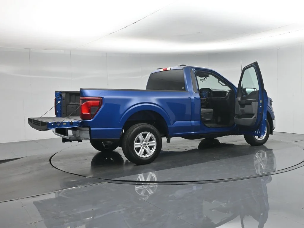 New 2026 Oxford White Ford XLT image 5