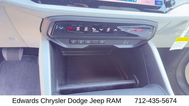 New 2026 Diamond Black Crystal Pearlcoat Jeep Laredo image 24