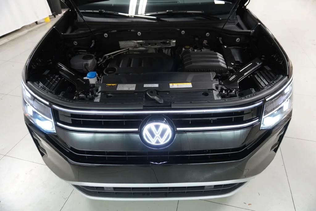 New 2027 Deep Black Volkswagen SE w/Technology image 32
