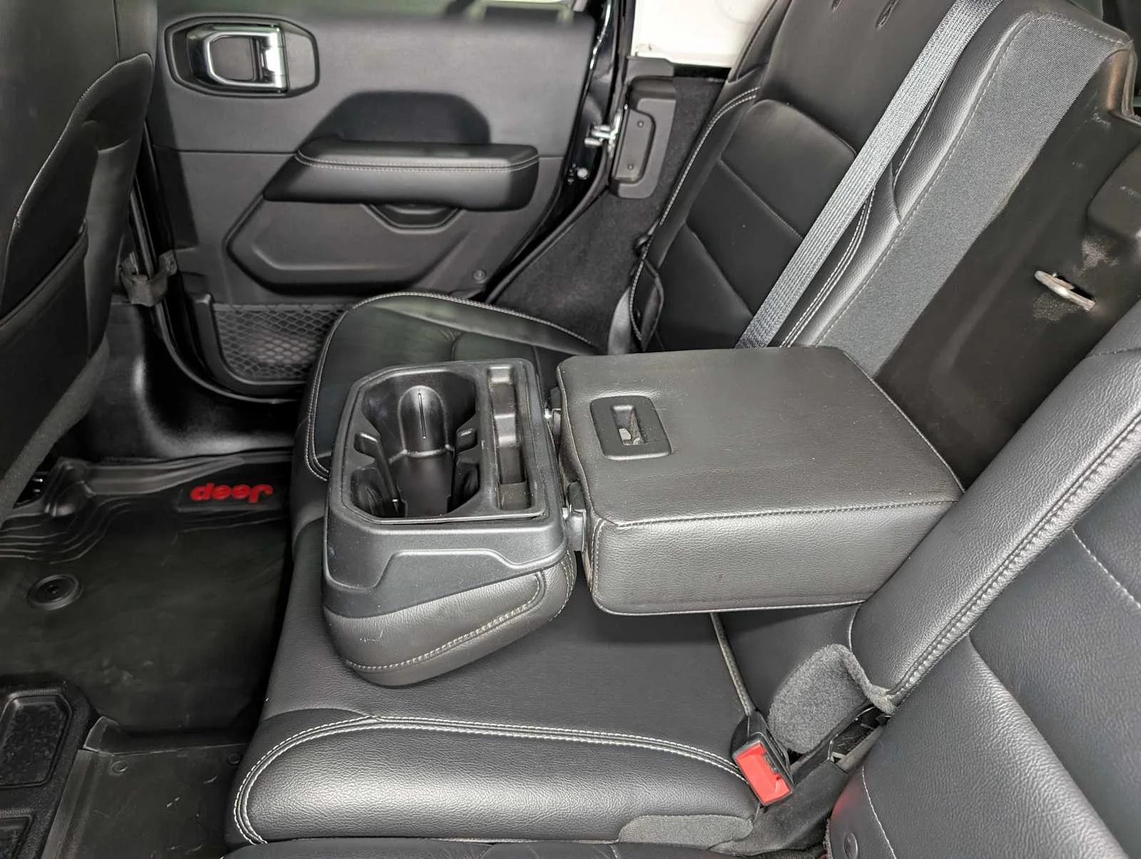 Used 2018 Black Clearcoat Jeep Sahara image 17