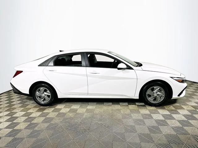 New 2026 White Hyundai SE image 2