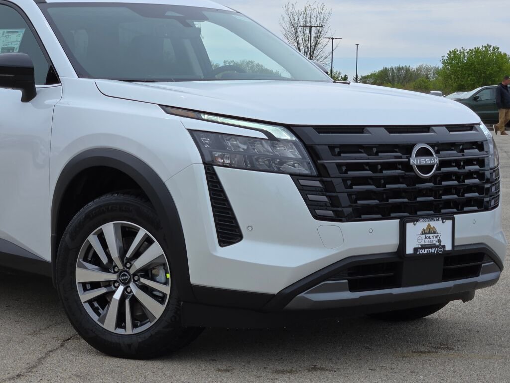 New 2026 Everest White Pearl TriCoat Nissan SL image 2