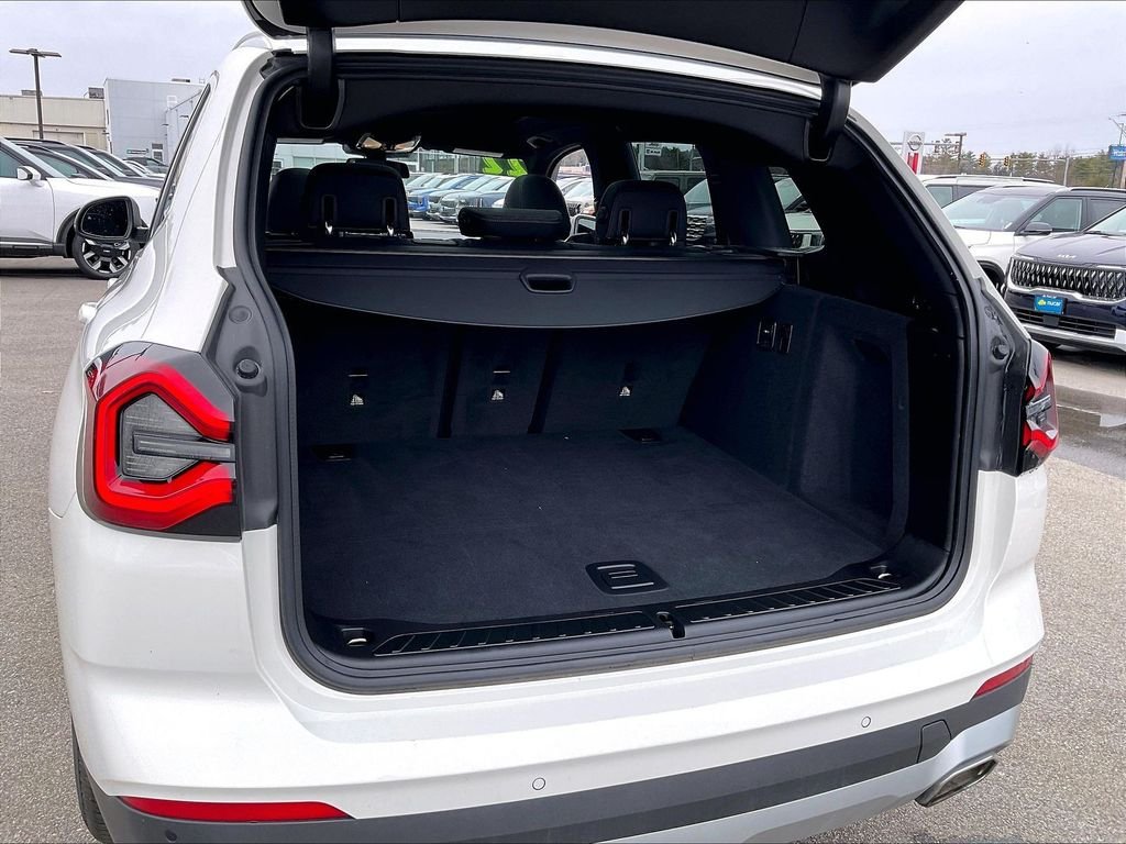 Used 2022 White BMW xDrive30i image 35
