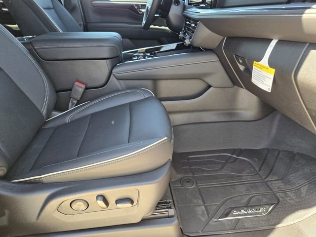 2025 Chevrolet Suburban Premier - Photo 10