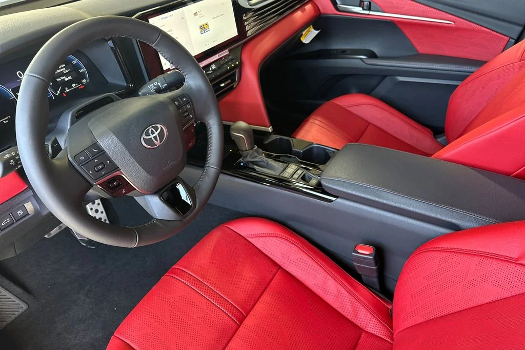 New 2026 Wind Chill Pearl with Midnight Black Metallic roof <sup>1</sup> Toyota  XSE image 10