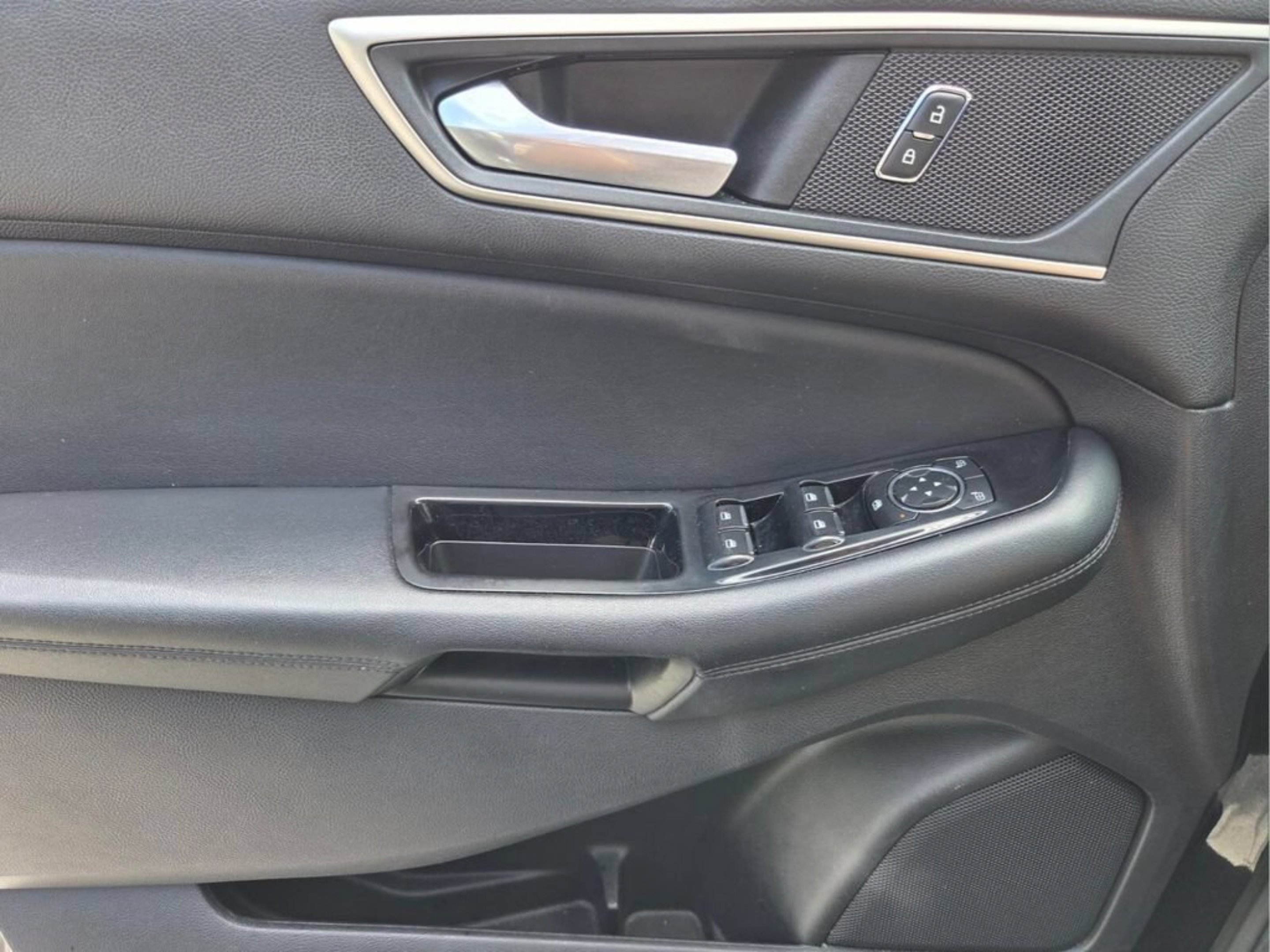 Used 2019 Black Metallic Ford SEL image 18