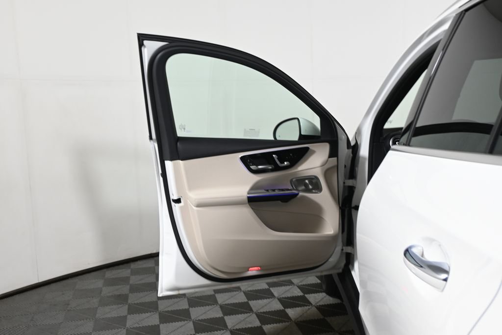 Used 2026 Polar White Mercedes-Benz GLC 300 image 23