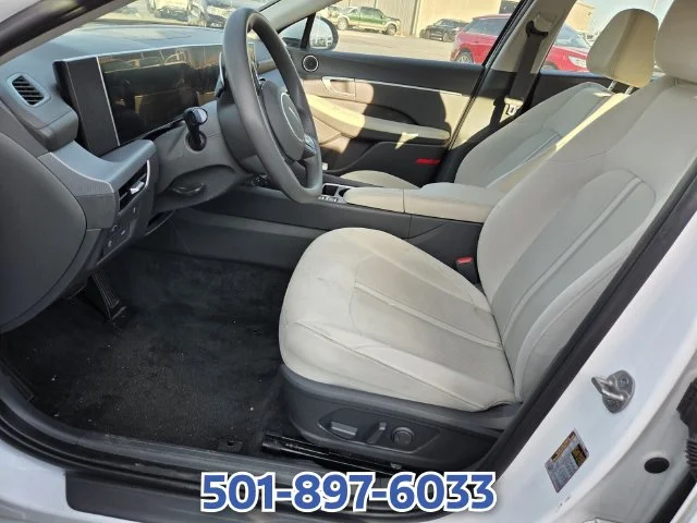 Used 2024 White Hyundai SEL image 9