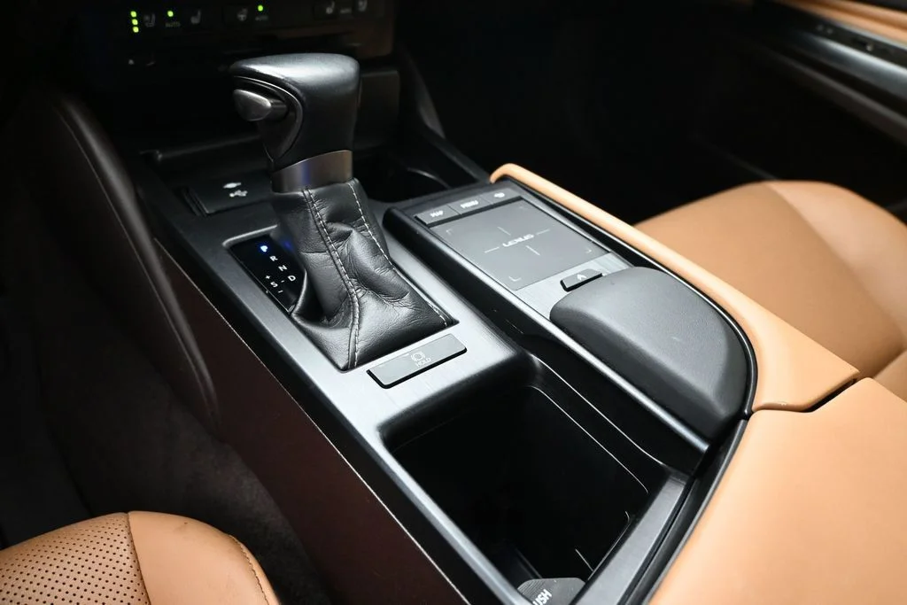 Used 2021 White Lexus 350 image 27
