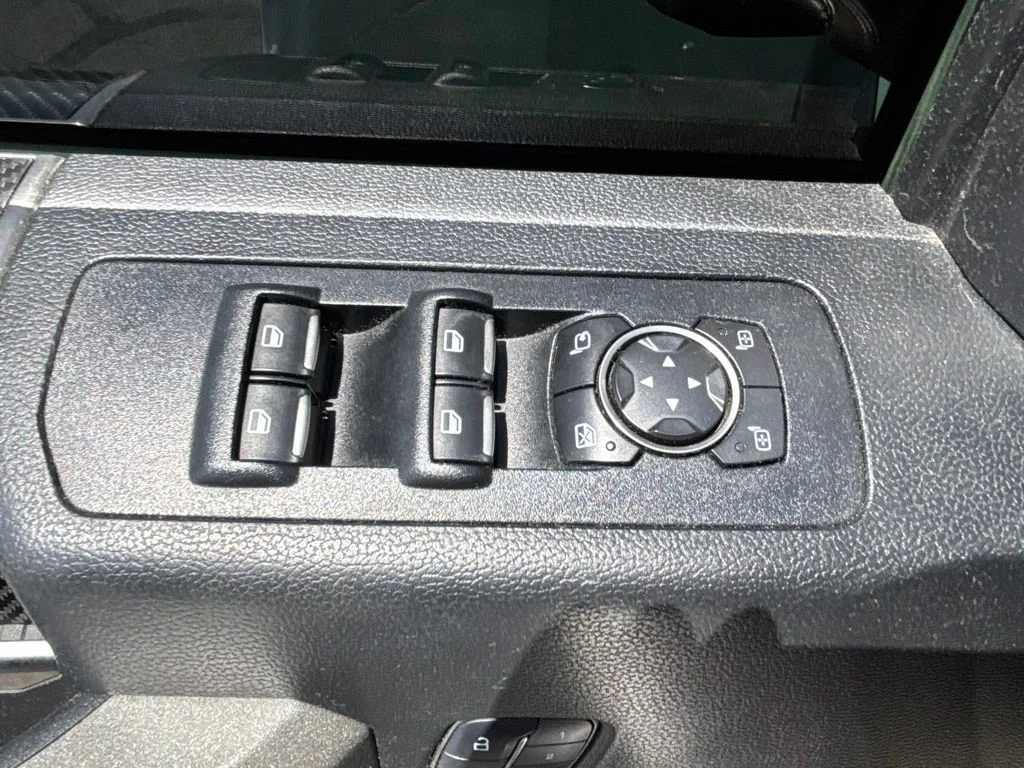 Used 2017  Ford Raptor image 7