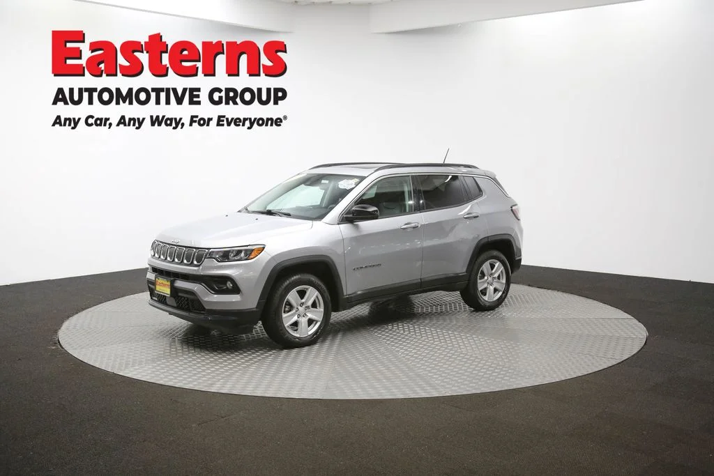 Used 2022 Silver Jeep Latitude image 53