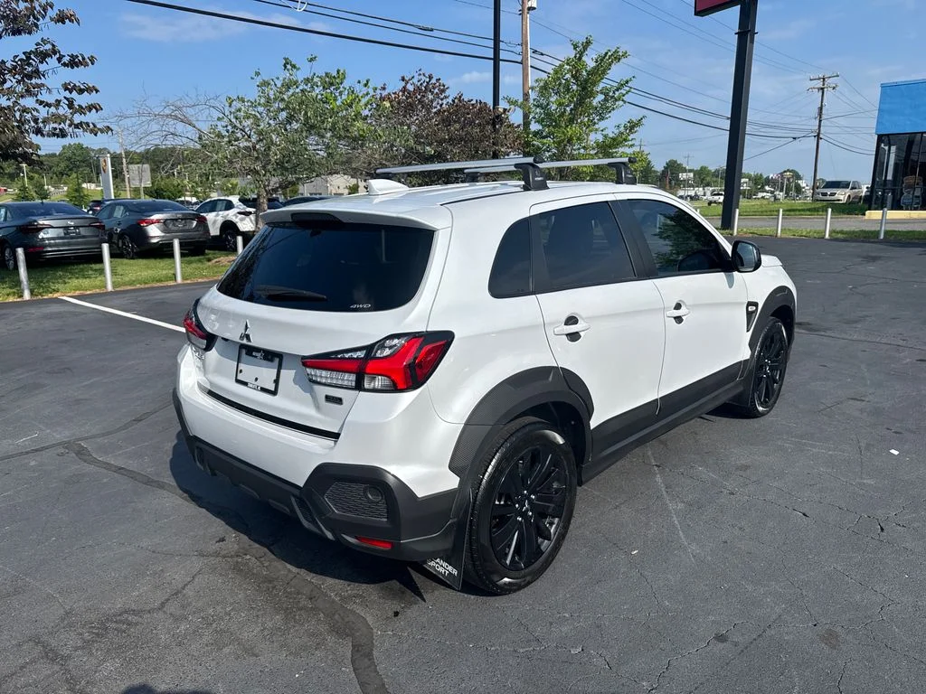 Used 2024 White Diamond Mitsubishi 2.0 SE image 3