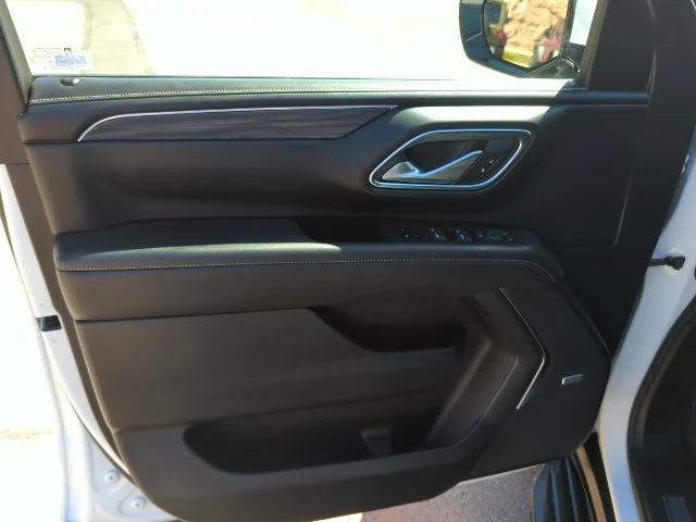 Used 2024 White GMC SLT image 17