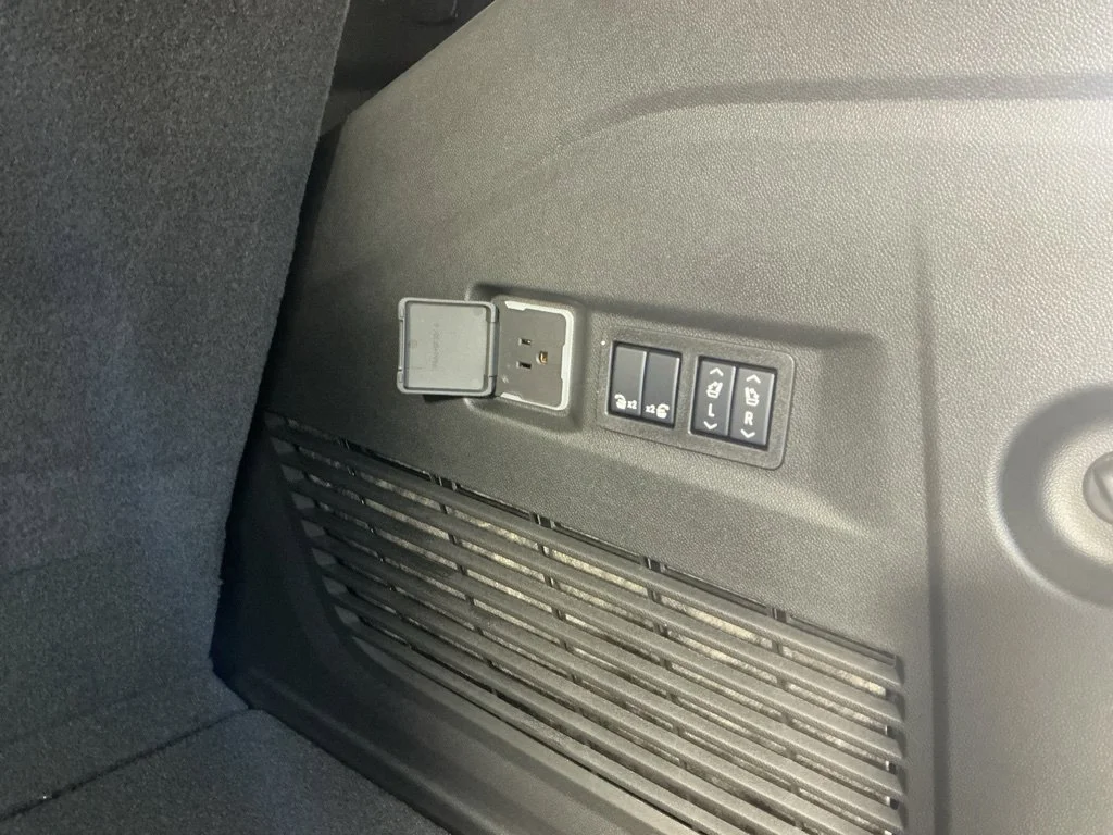 New 2027 Polar White Tricoat Chevrolet High Country image 14