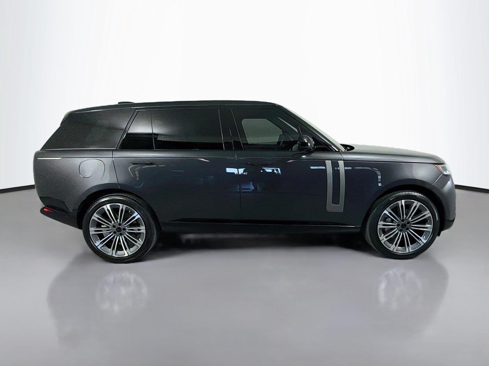 2026 Land Rover Range Rover SE - Photo 4