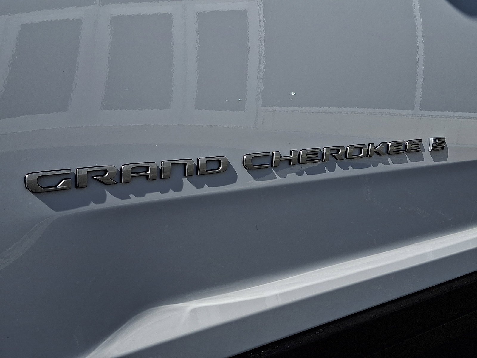 New 2026 Bright White Clear-Coat Exterior Paint Jeep Limited image 19
