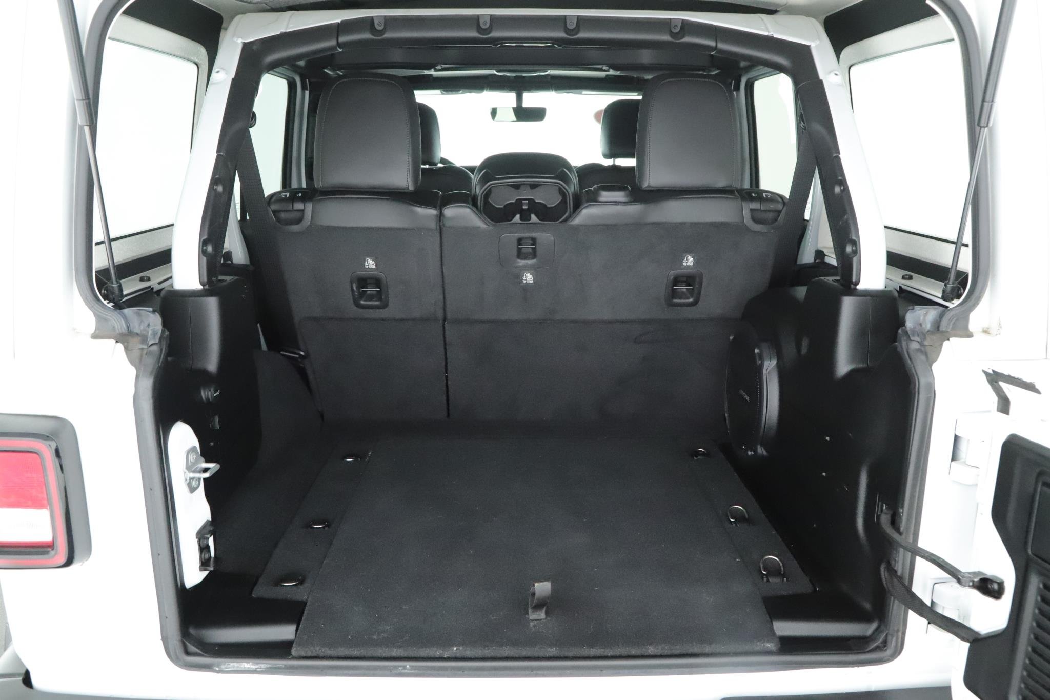 Used 2022 Bright White Clearcoat Jeep Unlimited Sahara Altitude 4x4 image 19