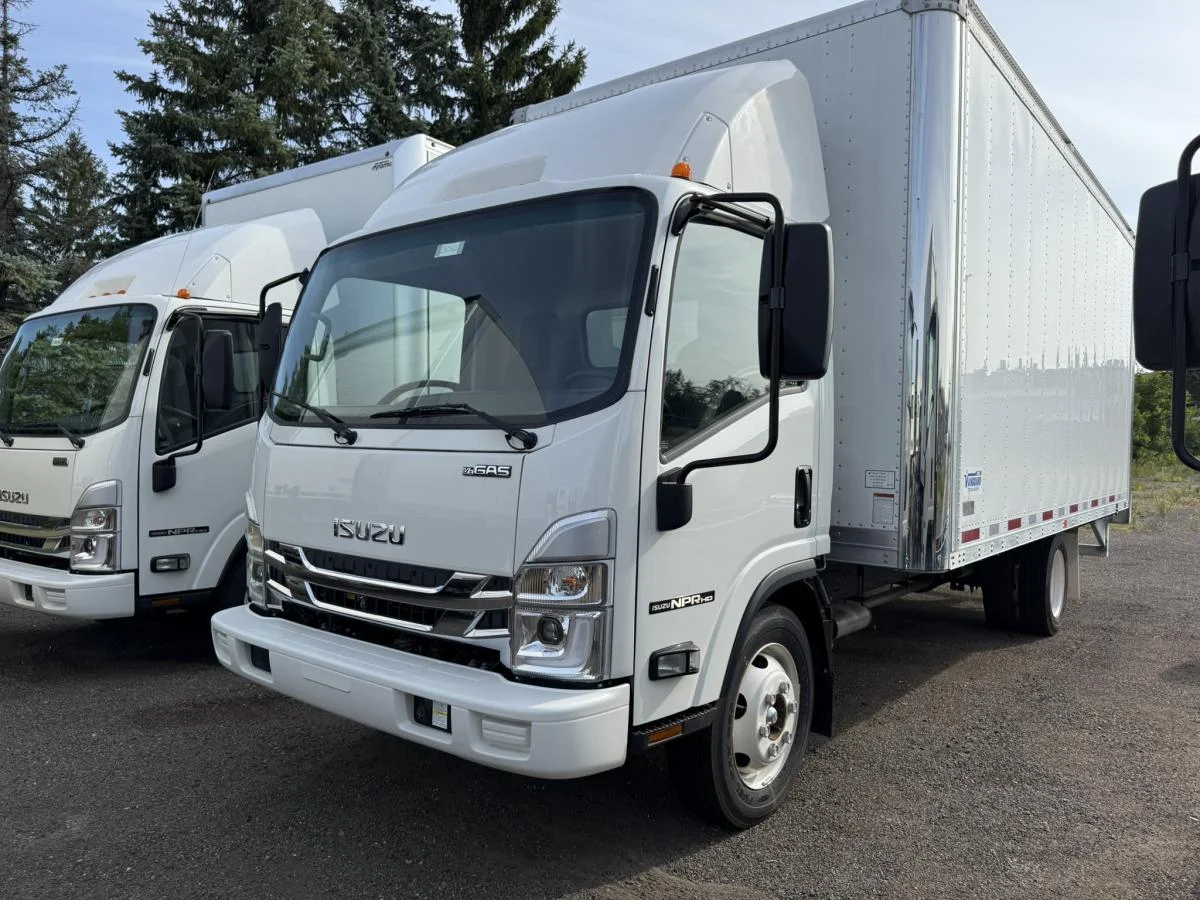 Used 2024 White Isuzu 18ft Box Truck image 1