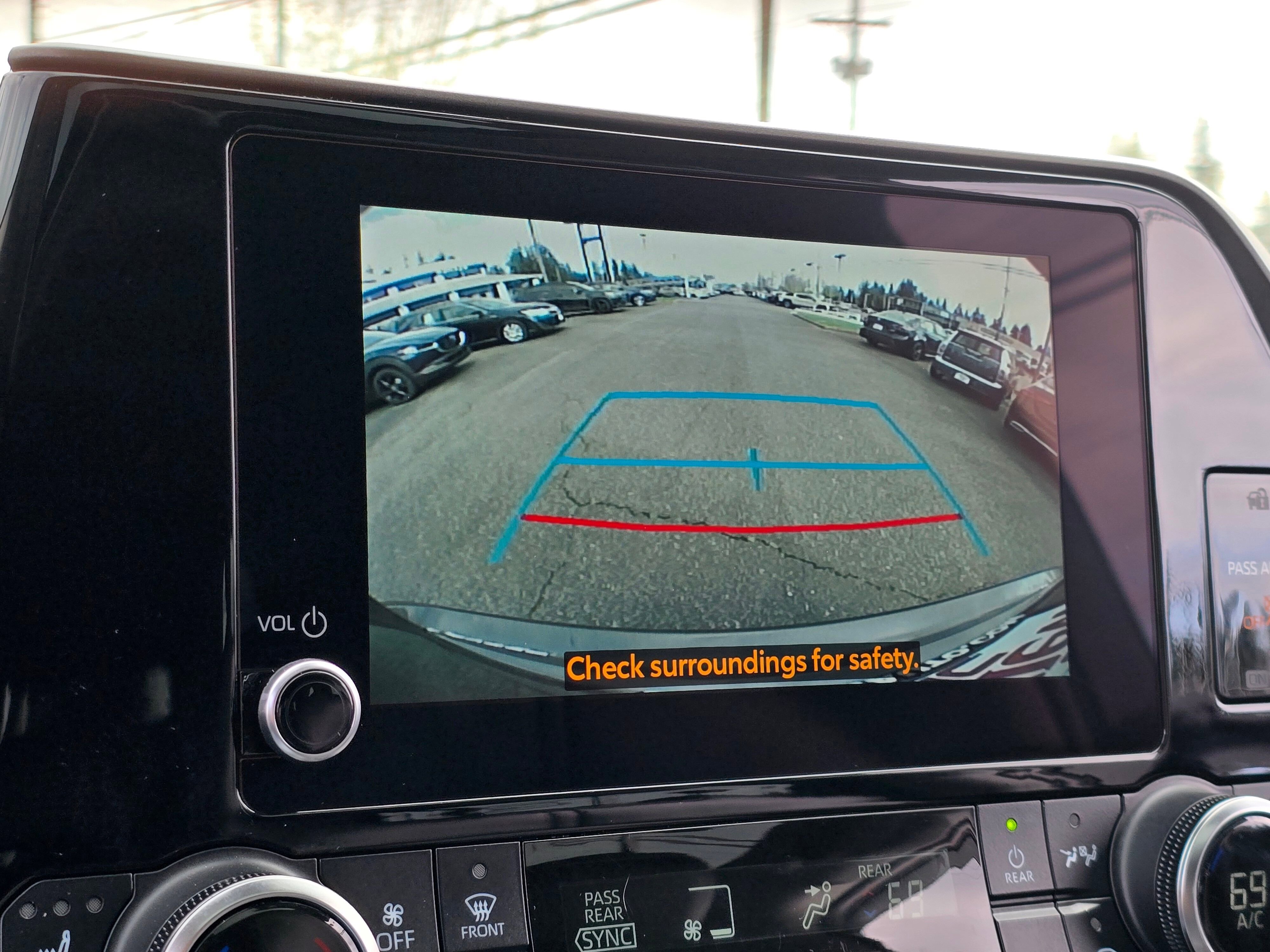 Used 2023  Toyota L image 31