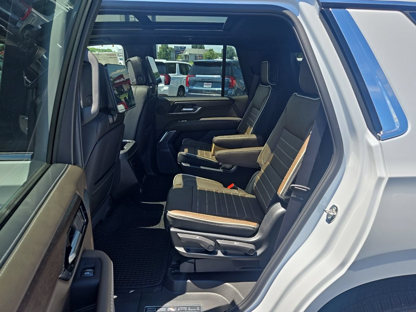 2026 GMC Yukon Denali Ultimate - Photo 24