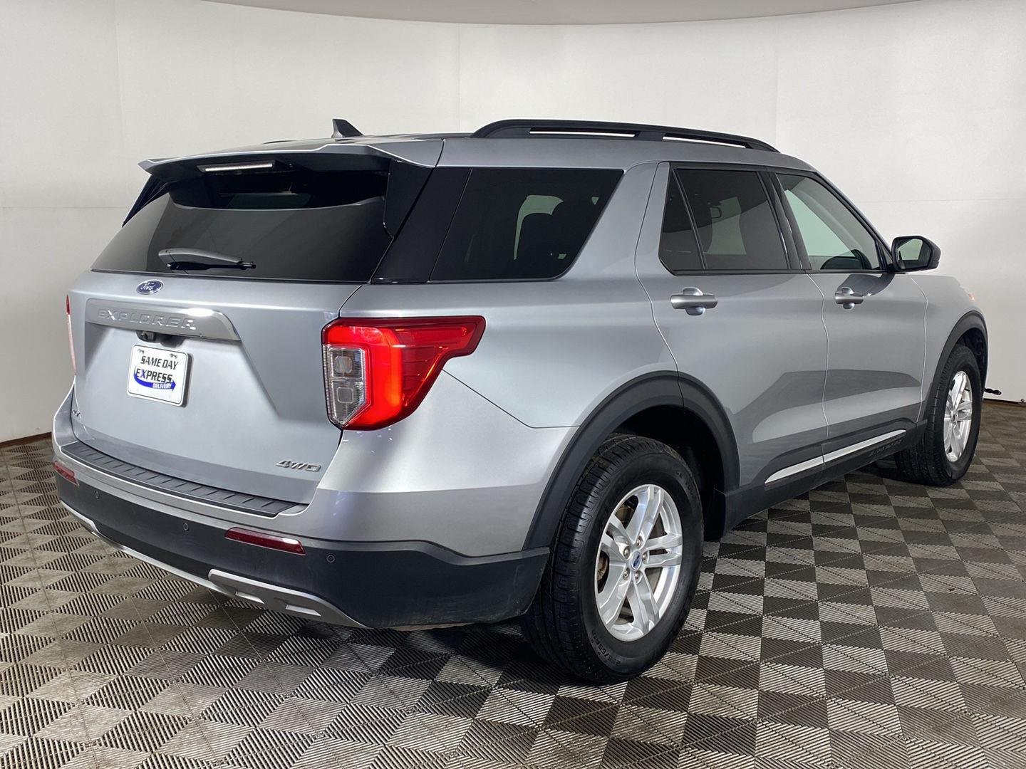 Used 2023 Silver Metallic Ford XLT image 21