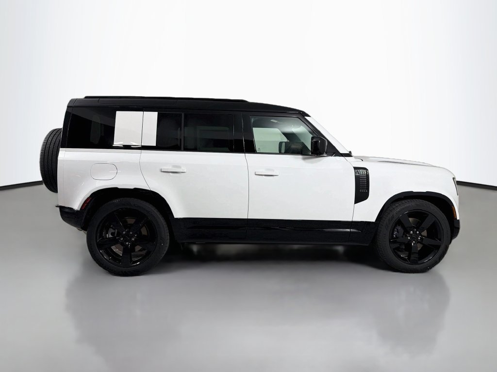 New 2026 Fuji White Land Rover X-Dynamic SE image 4