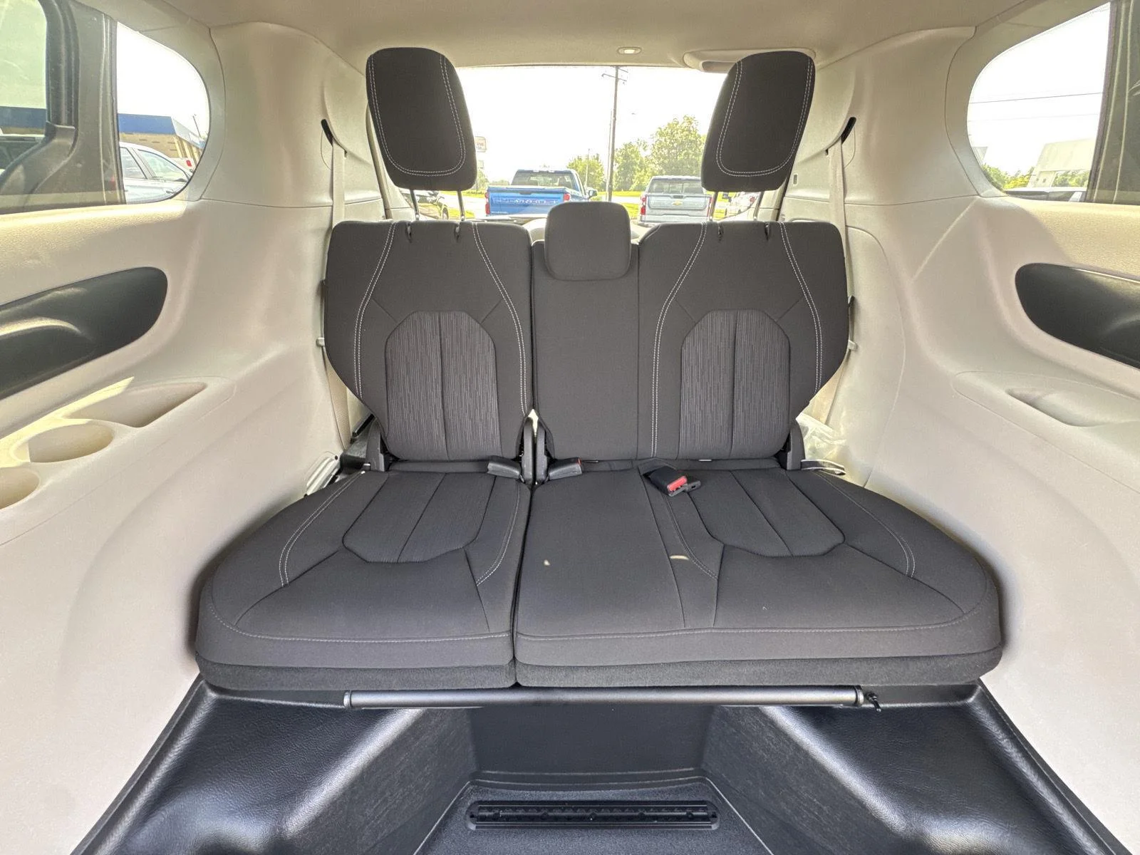 Used 2022 Granite Crystal M Chrysler LX image 10