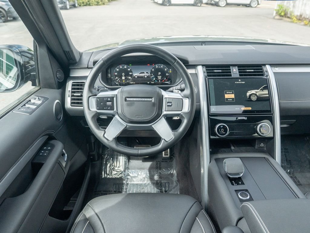 Used 2024 Gray Land Rover Dynamic SE image 13